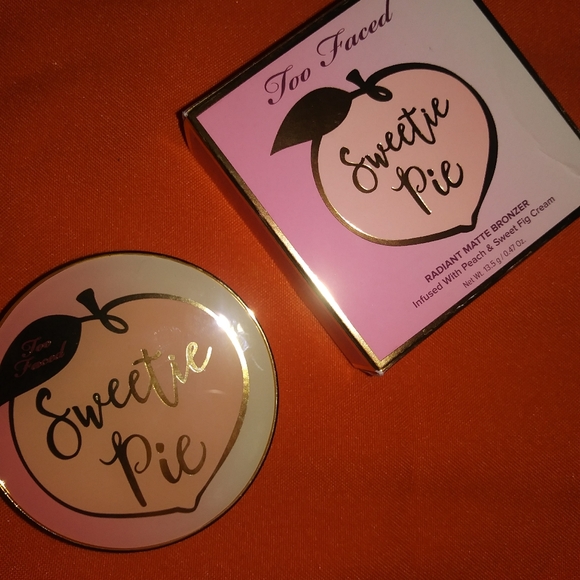 Too Faced Radiant Matte Bronzer - Picture 2 of 6